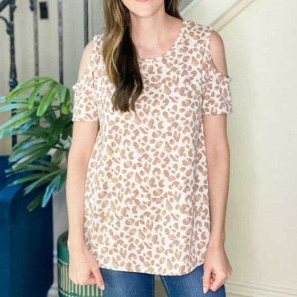 Women's Top COLD SHOULDER ANIMAL PRINT - Picture 1 of 4